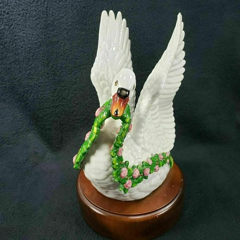 Neiman Marcus Swan Tchaikovsky Swan Lake Finale Japan Musical Box Wind Up